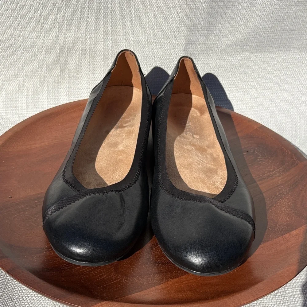 Vionic Women's Caroll Ballet Flats Classic Black Leather